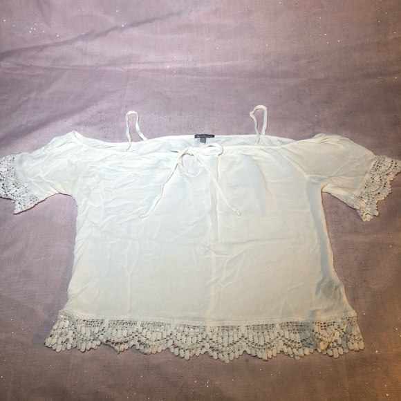 🤍Off The Shoulder Top🤍 - Picture 2 of 5